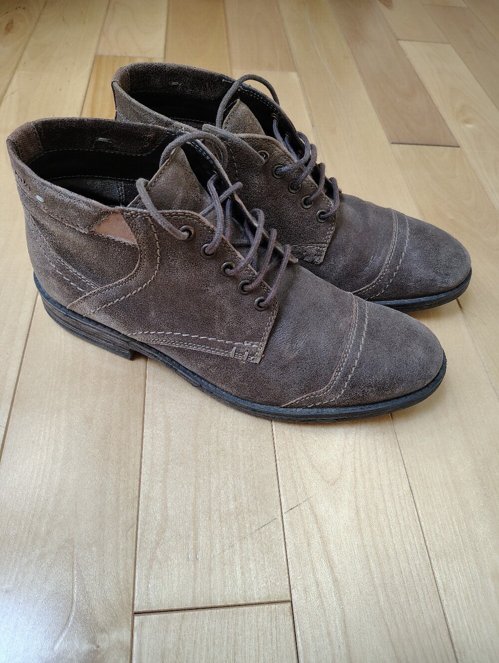 Clarks 8US men's cap toe leather desert Boot with stitching